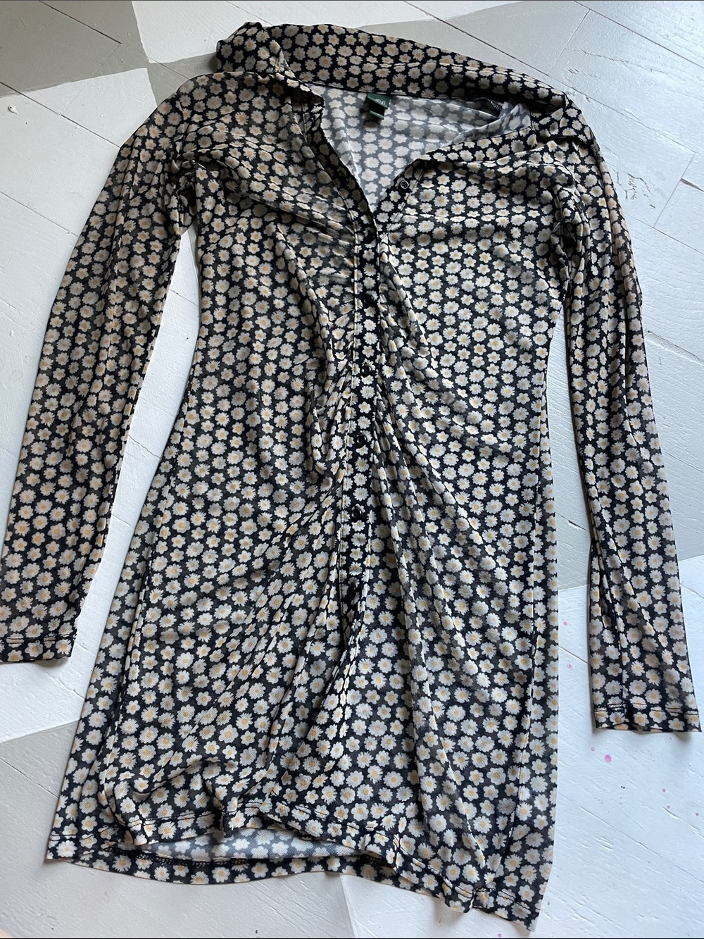 Ruched Long-Sleeve Daisy Print Dress in Black and Cream